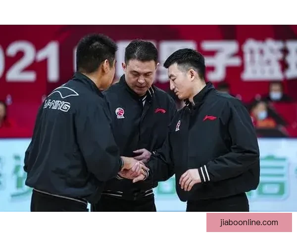 达尔德里因能见度骤降向主裁判提出比赛中止请求